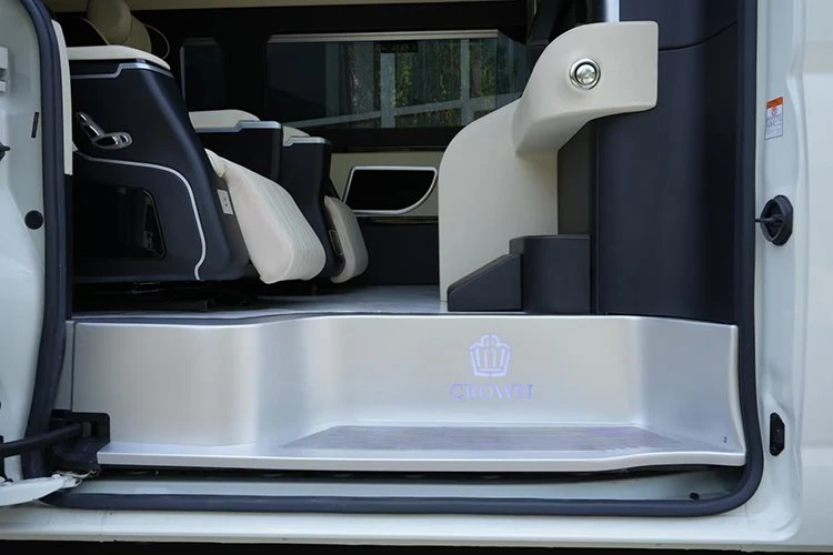 Luxury Partition Wall Based on Toyota Hiace with Umbrella