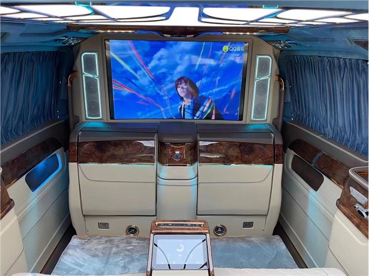 Pemisahan TV Kereta Untuk Mewah Van Vito / V-class