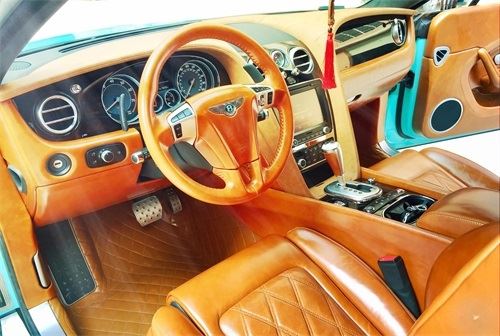 Bagaimanakah perubahan warna dalaman kereta mewah dijalankan?