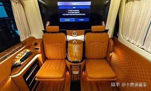 Karavan Mercedes-Benz Sprinter Sembilan tempat duduk Dengan Dalaman Diraja