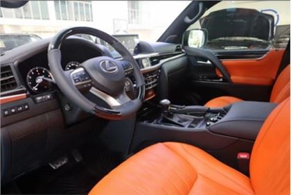 Naik taraf pengubahsuaian dalaman Lexus LX{0}} kepada kit 2021